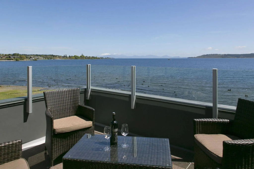 The Cove- On The Lake