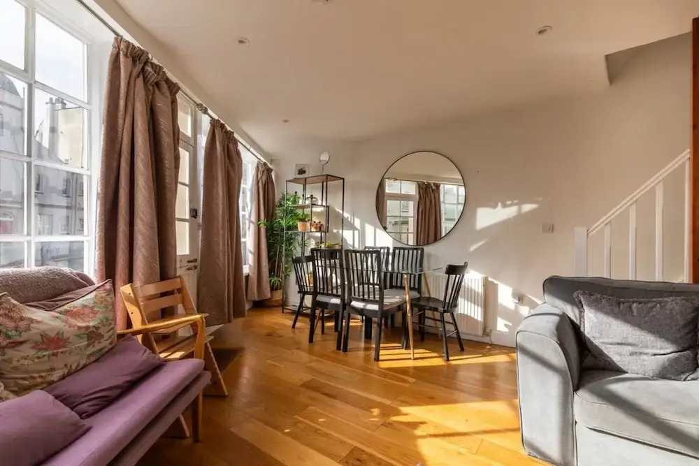 Bright & Quirky 3BD Home - Wellington Terrace!