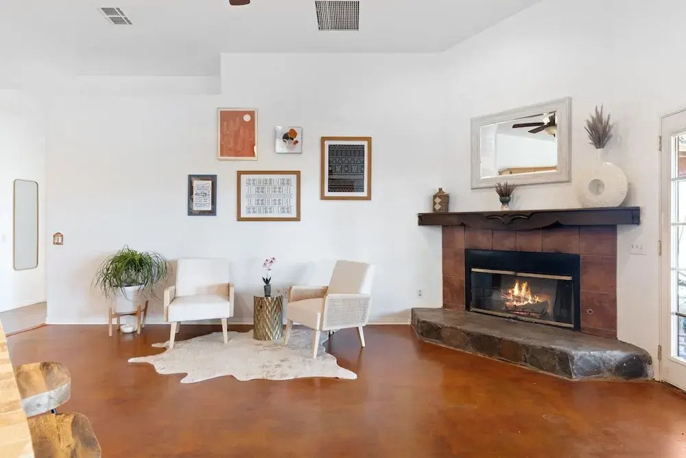Euphorbia House - Fire Pit, Ping Pong, Tether Ball & Dark Skies 3 Bedroom Home by RedAwning