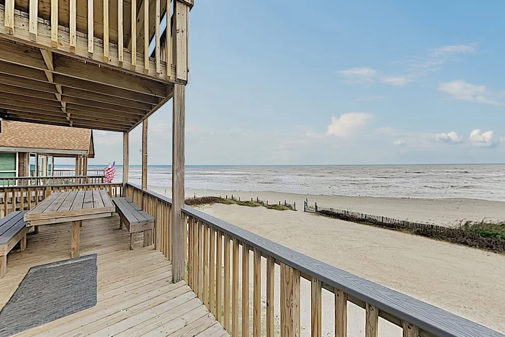 Exquisite Gulf-front W/ Steps To Beach 3 Bedroom Home