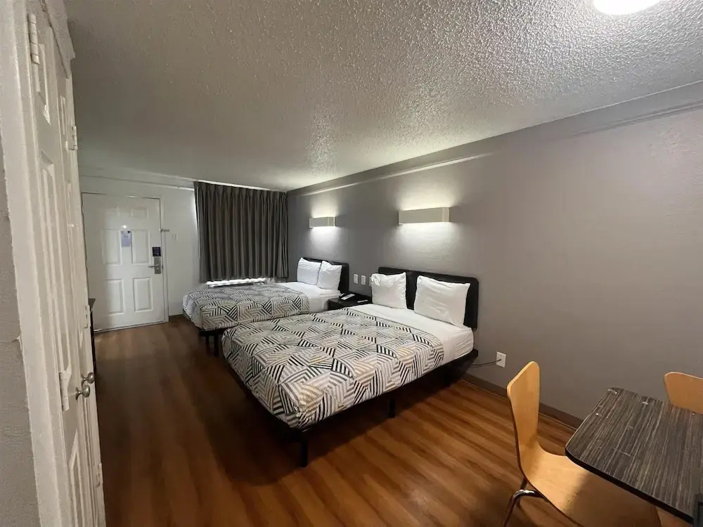 Studio 6 Suites Euless, TX - DFW West