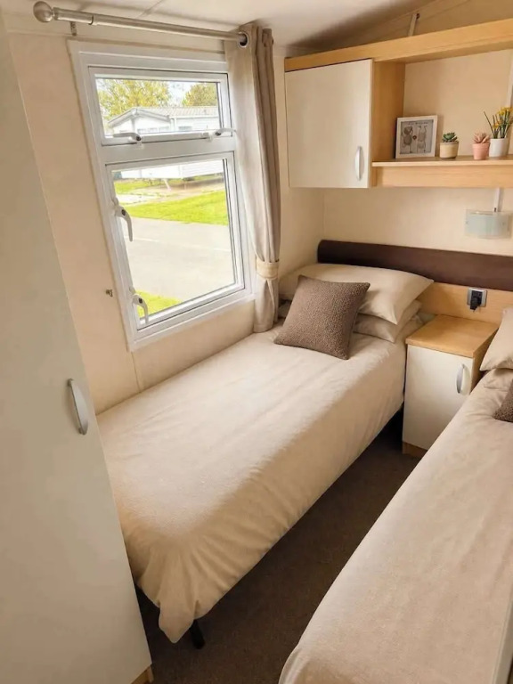 Caravan Meg Sleeps 6 With Free Parking