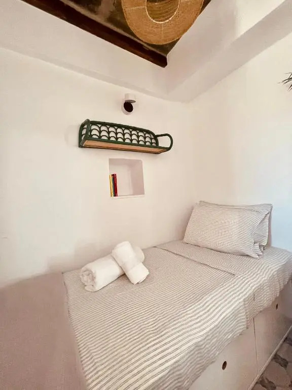 Th_eros House