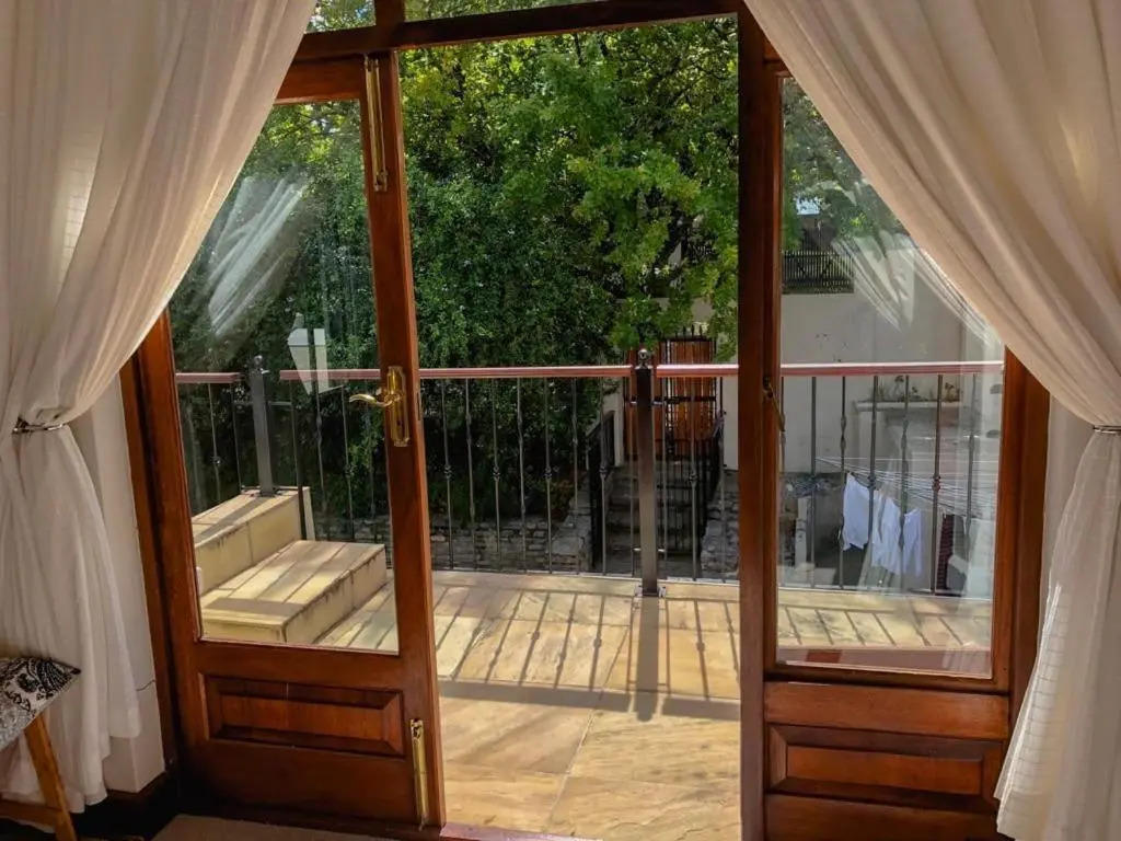 Secret Palace - Large 5 bedroom Family Home