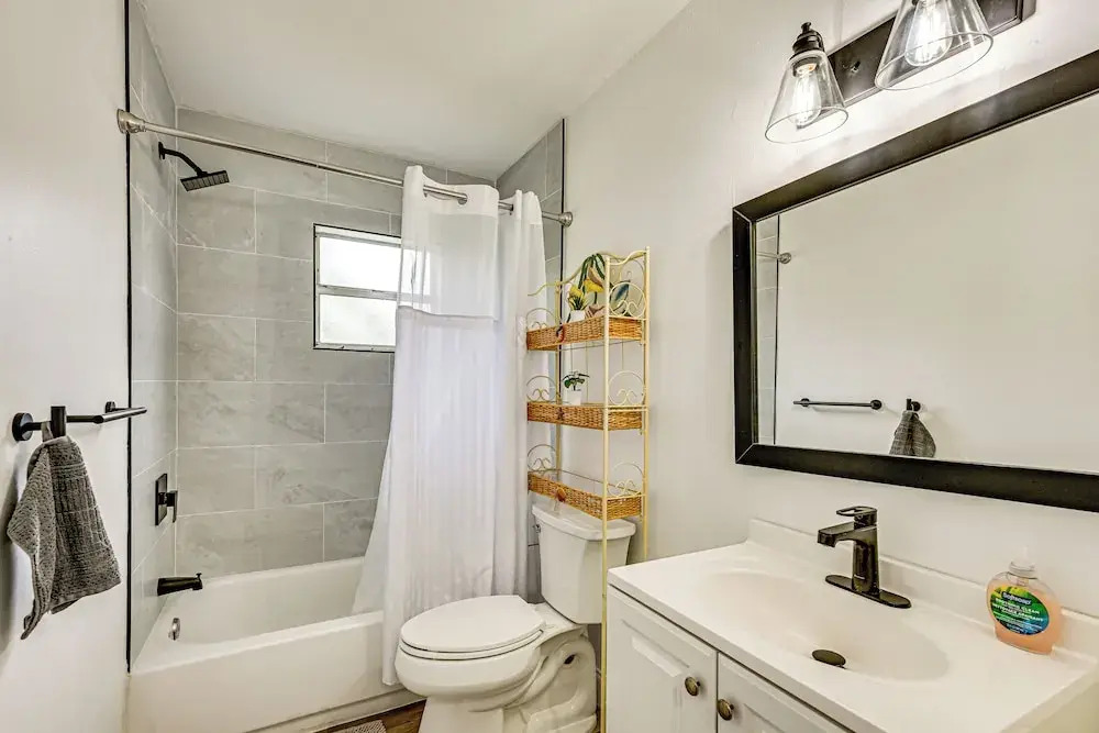 1 Mi to Busch Gardens: Modern Home w/ Private Yard