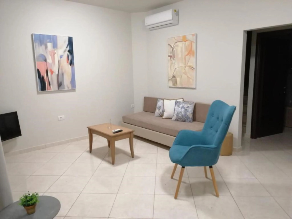 Carisa Suites and Apartments