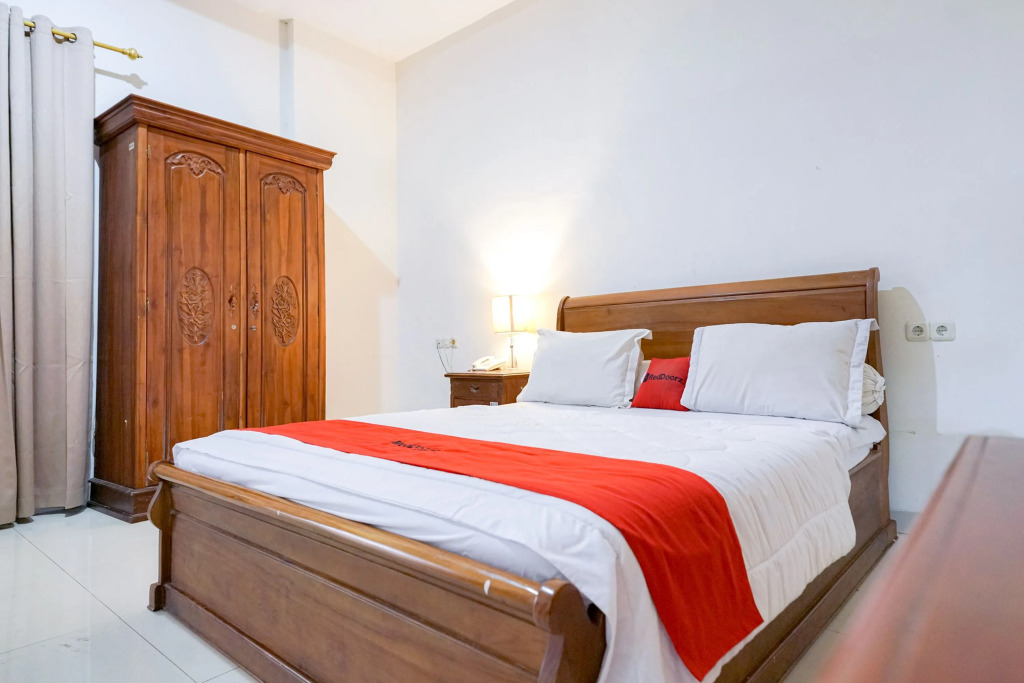RedDoorz @ Avros Guest House Medan