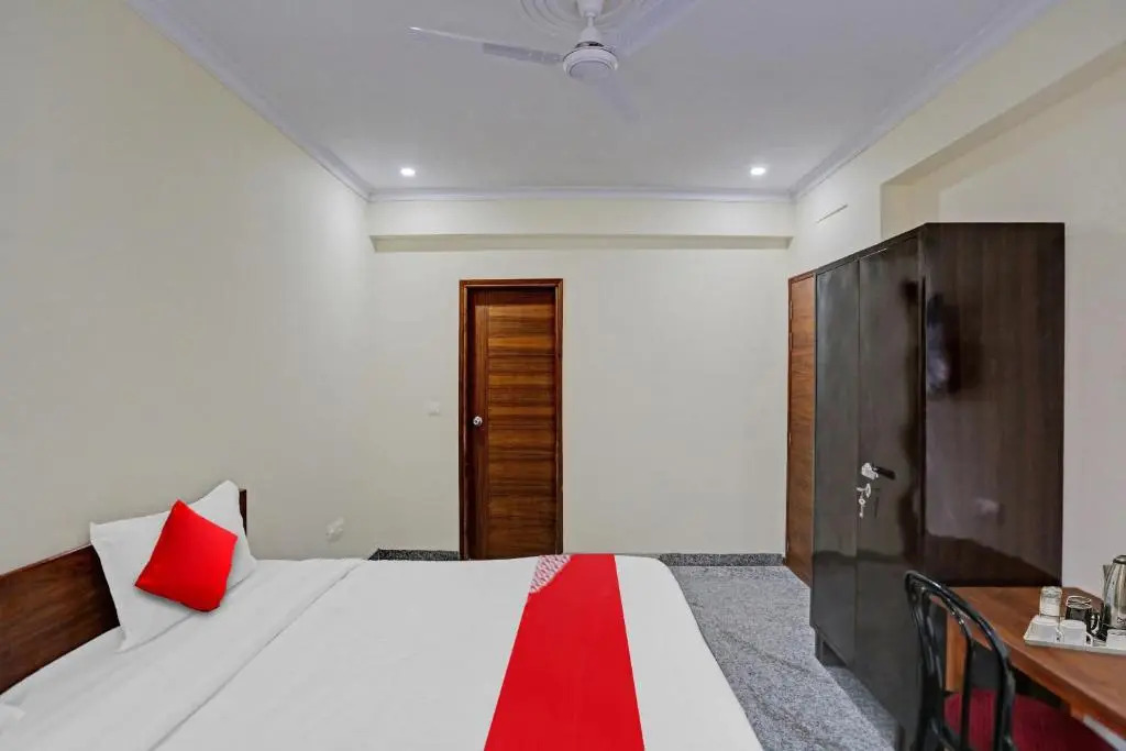 Flagship Unicorn Rooms Near Omaxe Celebration Mall