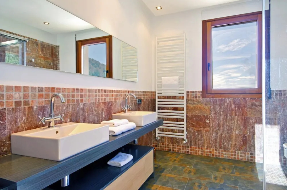 Villa - 4 Bedrooms with Pool, WiFi and Sea views - 104976