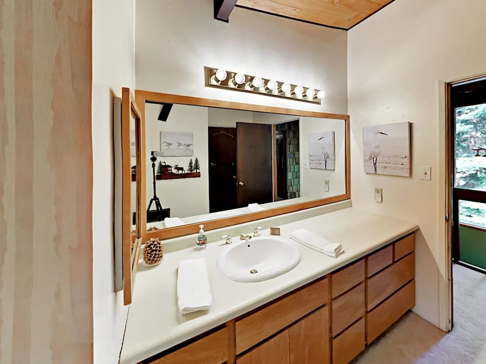3br Gem, Walk To Tahoe House Bakery 3 Bedroom Cabin