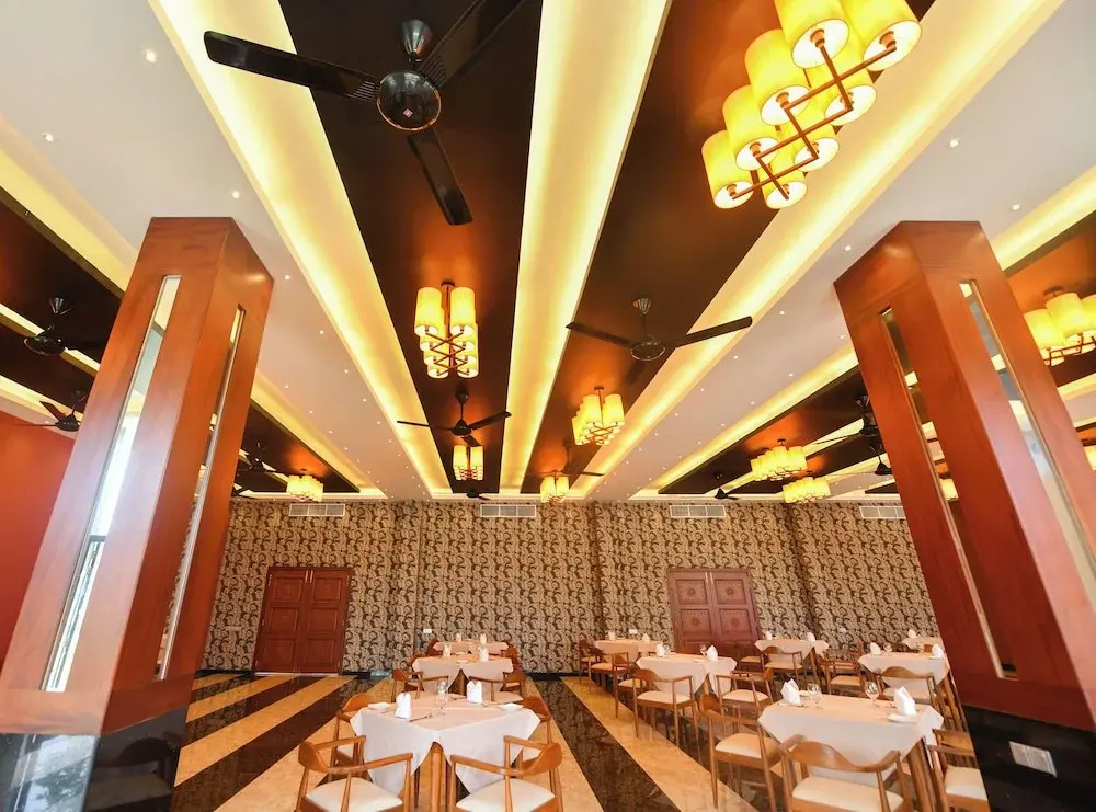 Oasis Riverside Hotel