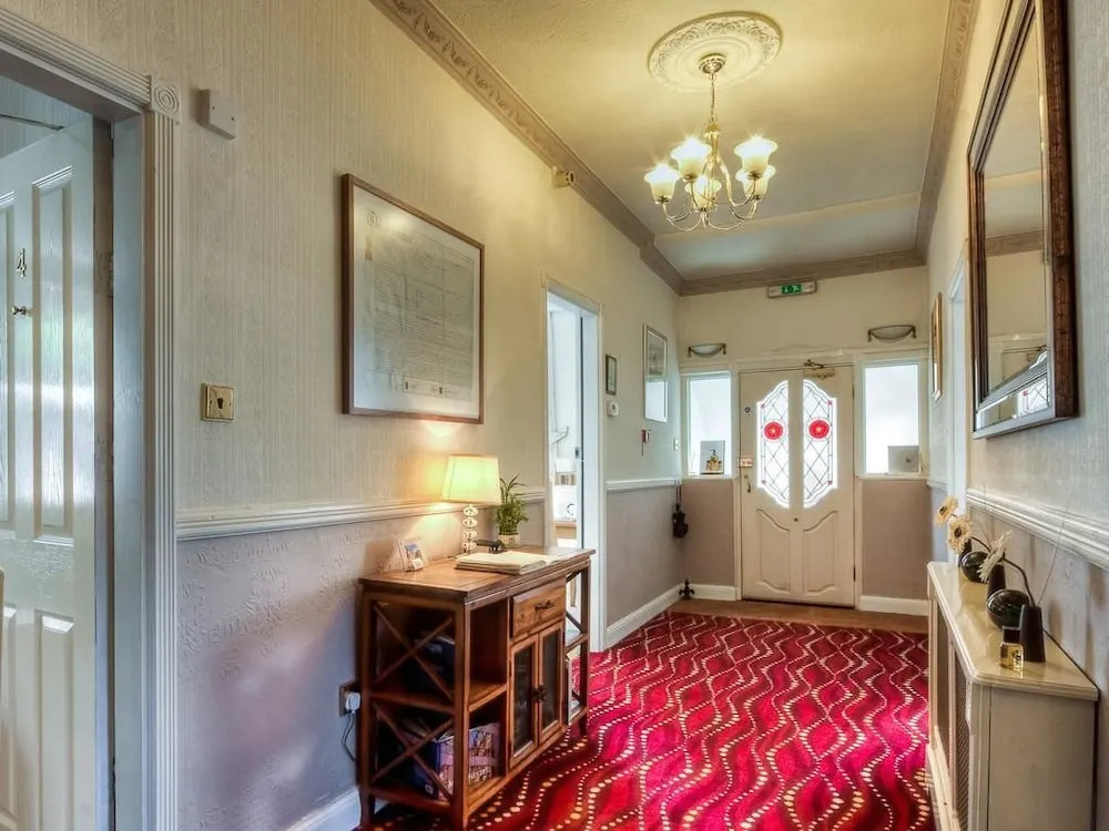 Brooklands Lodge - Bed & Breakfast