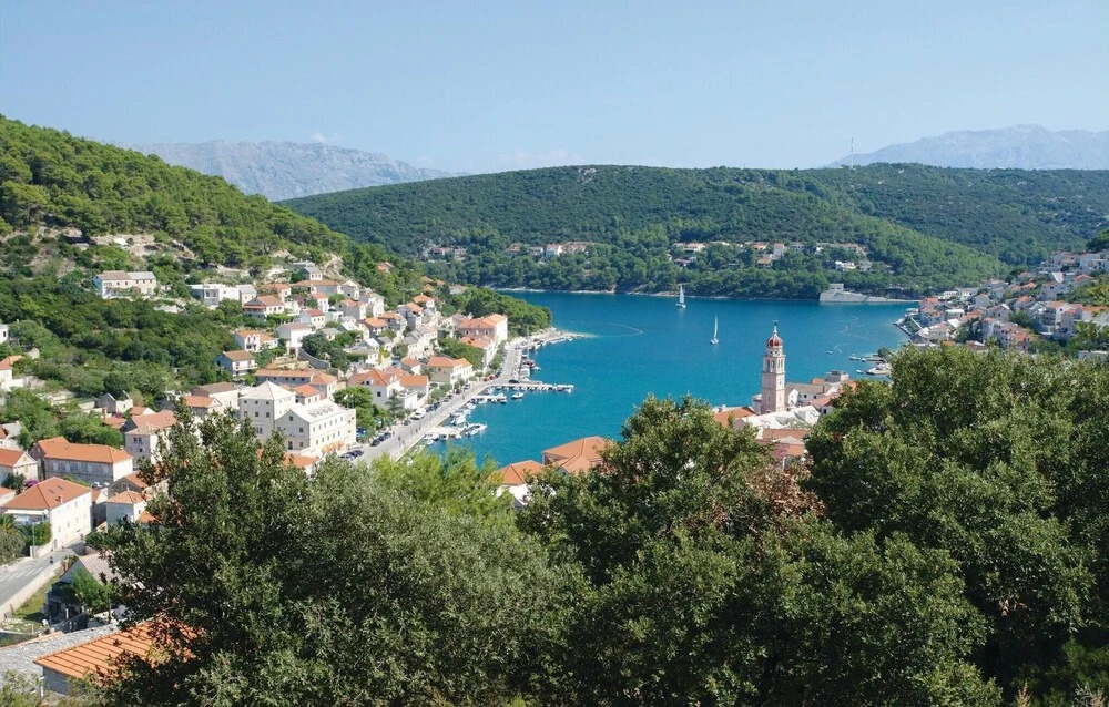 Three-Bedroom Holiday Home In Pucisca