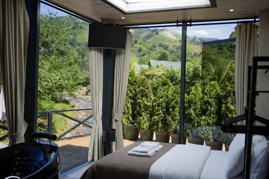 Mirrorland Bungalow