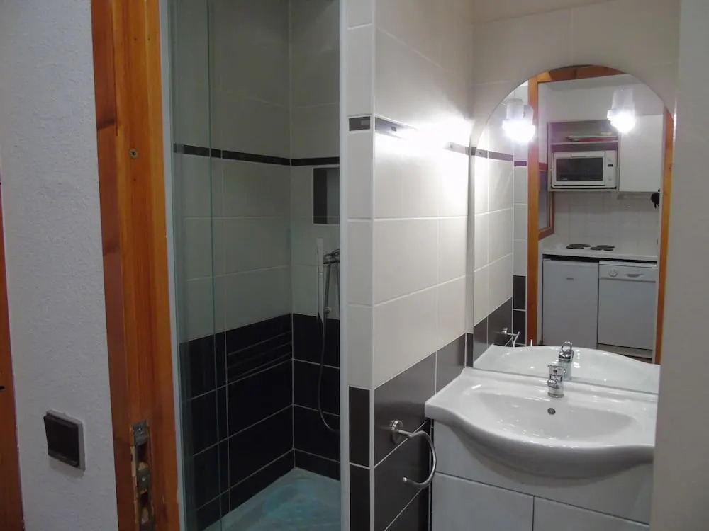 Lou Services Apartment M1-333 LSI 001