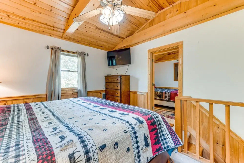 Peaceful Maggie Valley Cabin w/ Mountain Views!
