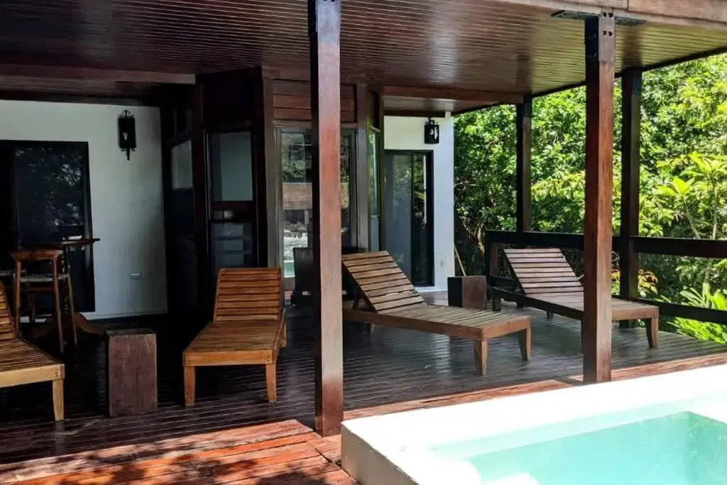 Shankton Harbour 3 Bedroom 4 Bathroom Beach House w Private BEACH SEA path