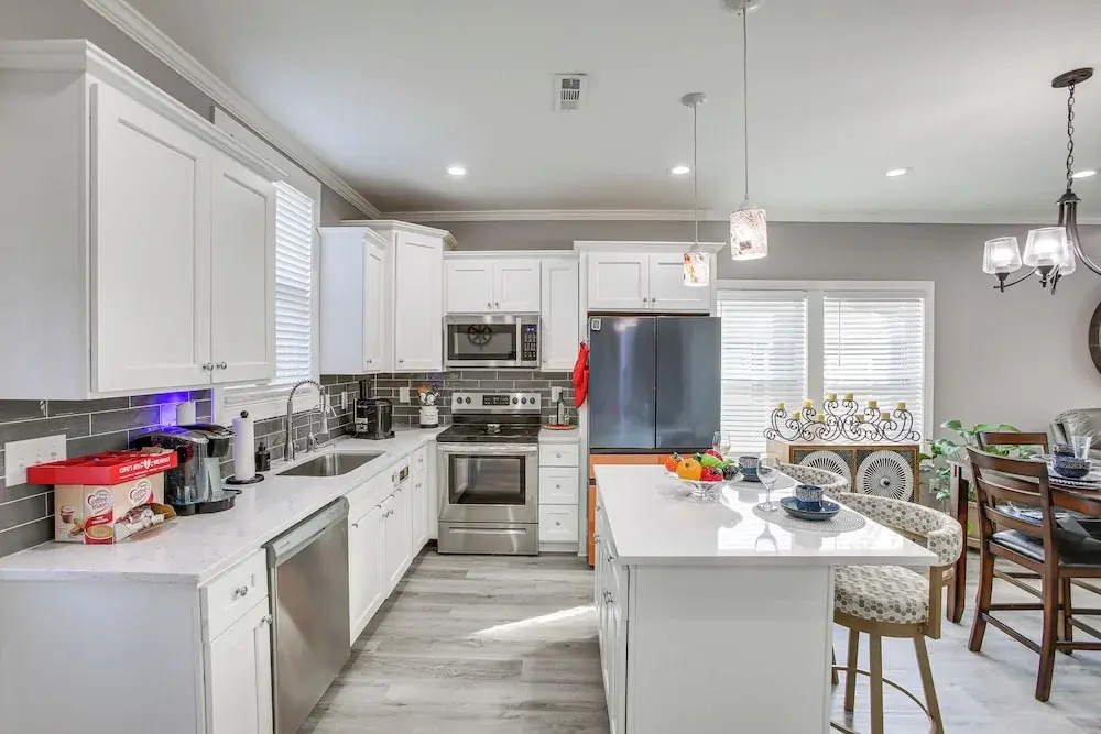 Pet-friendly Gallatin Home w/ Deck, 1 Mi to Town!