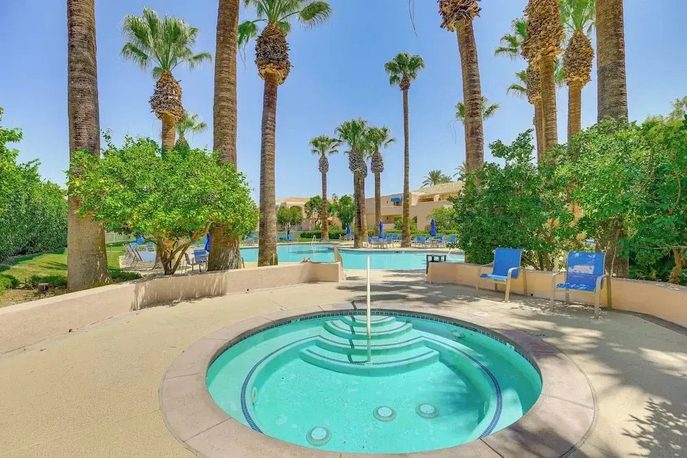 Stroll to Dtwn, Pools & Tennis: Palm Springs Condo