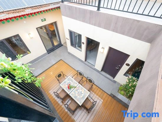 Holly Warm Castle Homestay