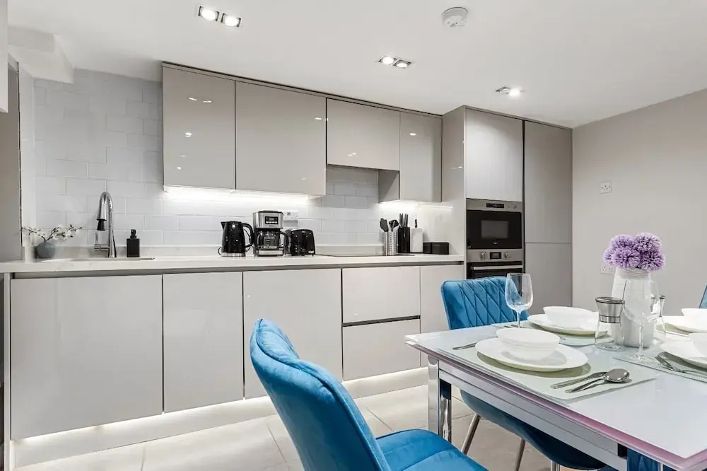 Modern Battersea Suite - London City Retreat
