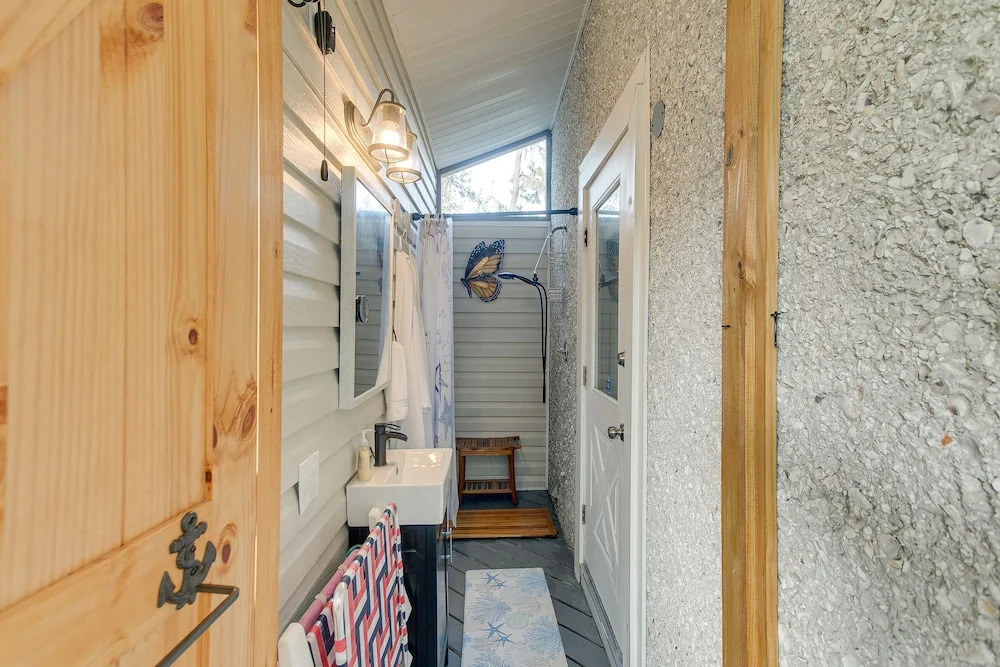 Coastal St Simons Retreat Near Gascoigne Bluff!