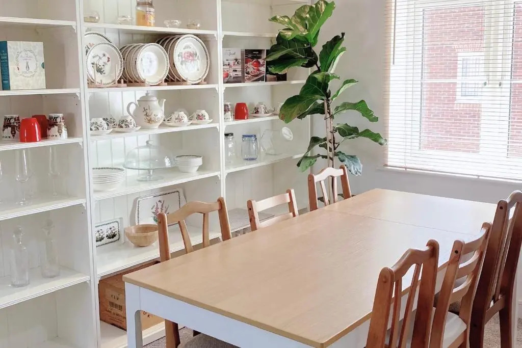 Bicester Homestay Entire Home 10min walk to Bicester Village 650m
