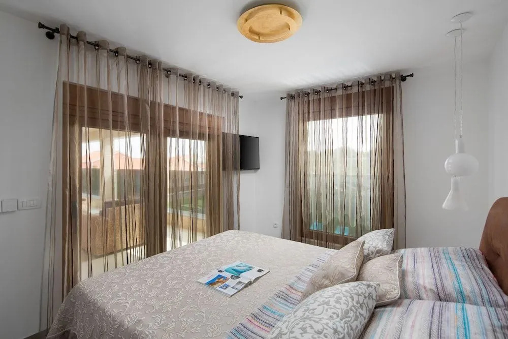 Malibu Eclipse - Luxury villa with pool & spa