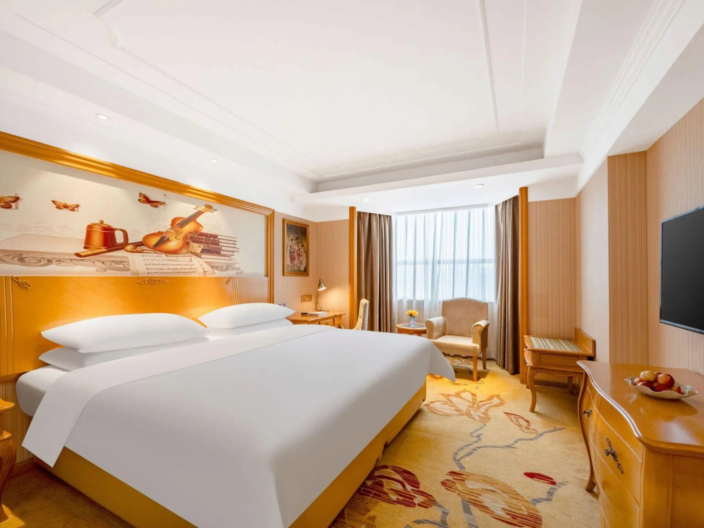 Venus Hotel Gongming Rainbow