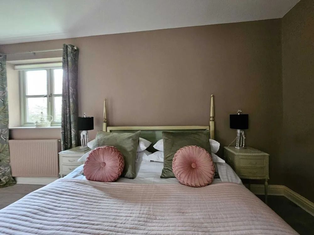 Cottage - Sleep 4, Pet Friendly & Enclosed Garden