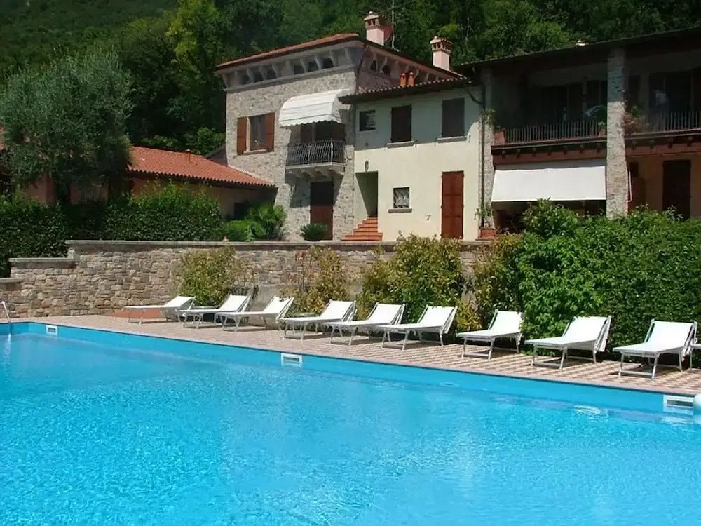 Lovely Flat With Shared Pool and Amazing Lake View