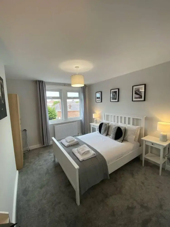Flat - Sleeps 4 - Pet Friendly - Parking