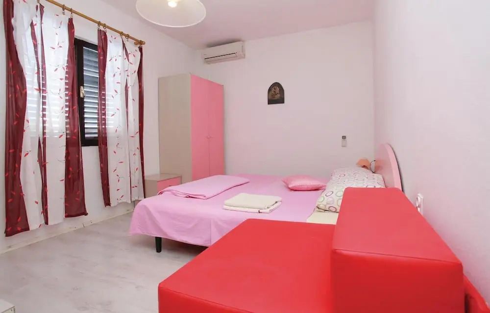 Stunning Home in Korcula With Wifi and 6 Bedrooms