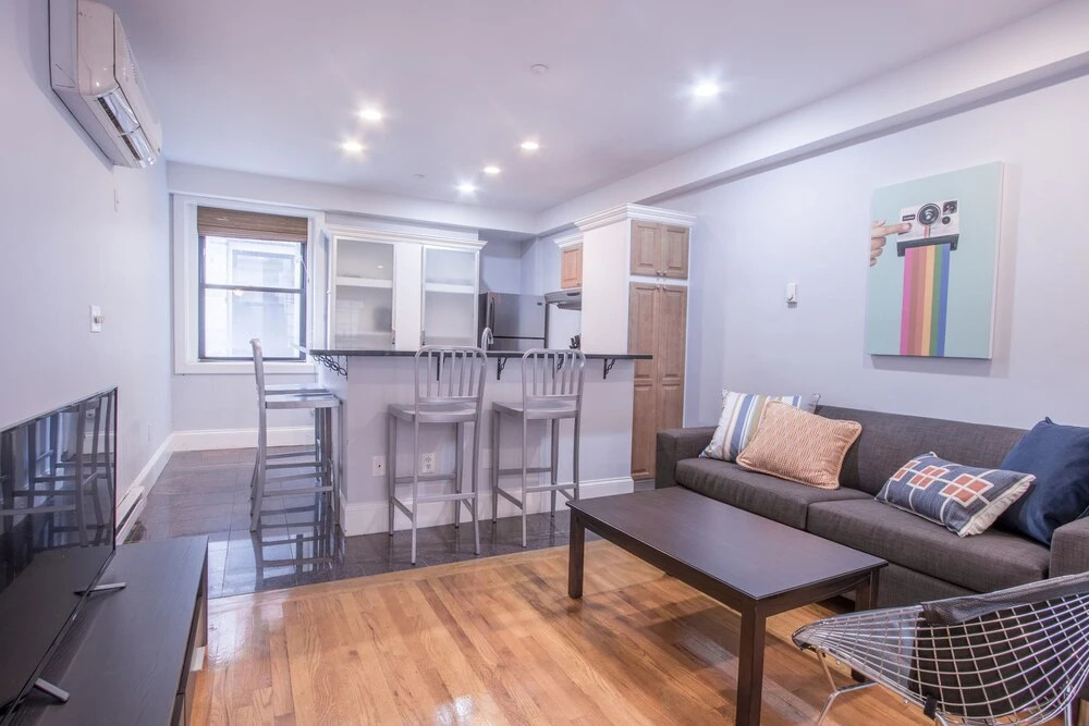 Premier Theater District Suites by Sonder