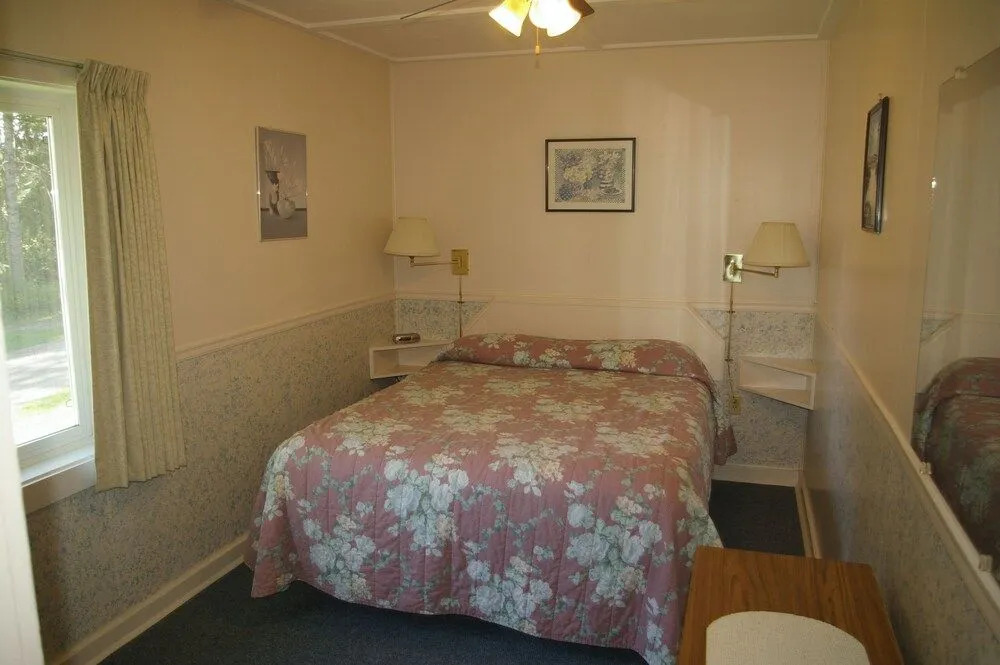 Shuswap Lake Motel & Resort