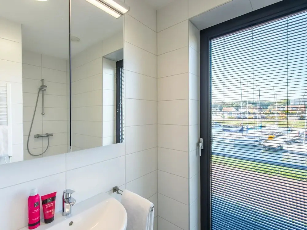 Beautiful apartment with beautiful views of the lively marina