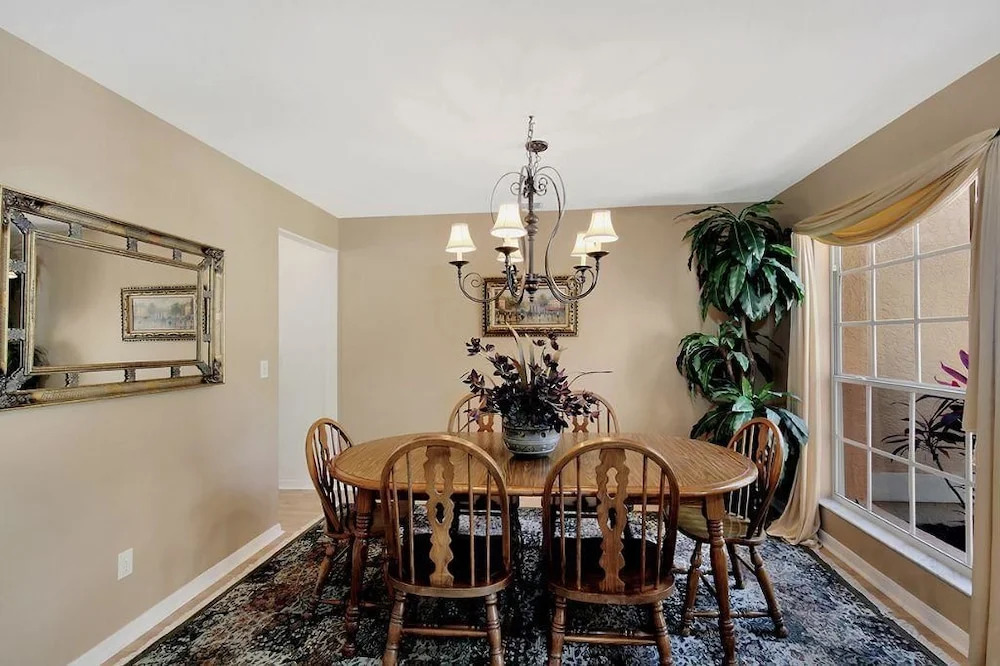 Piccadilly Cir Home