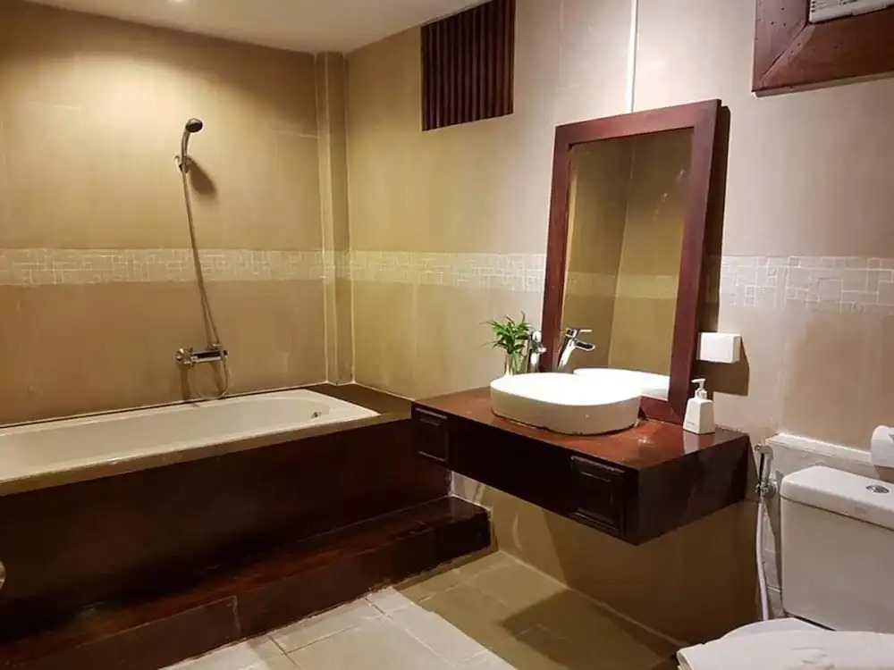 Akira Luang Prabang