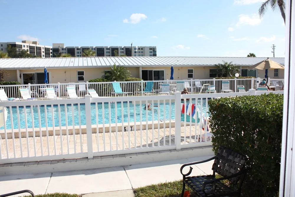 Jamaica Royale - 009 - 1 Br Apts