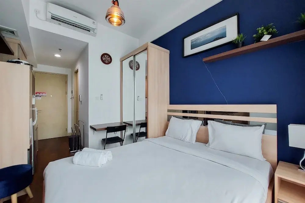 Nice and Elegant Studio at Tree Park City Apartment By Travelio