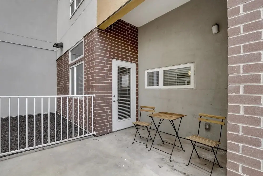 FRONTDESK RM - West Apts, River Market Dist, Kansas City