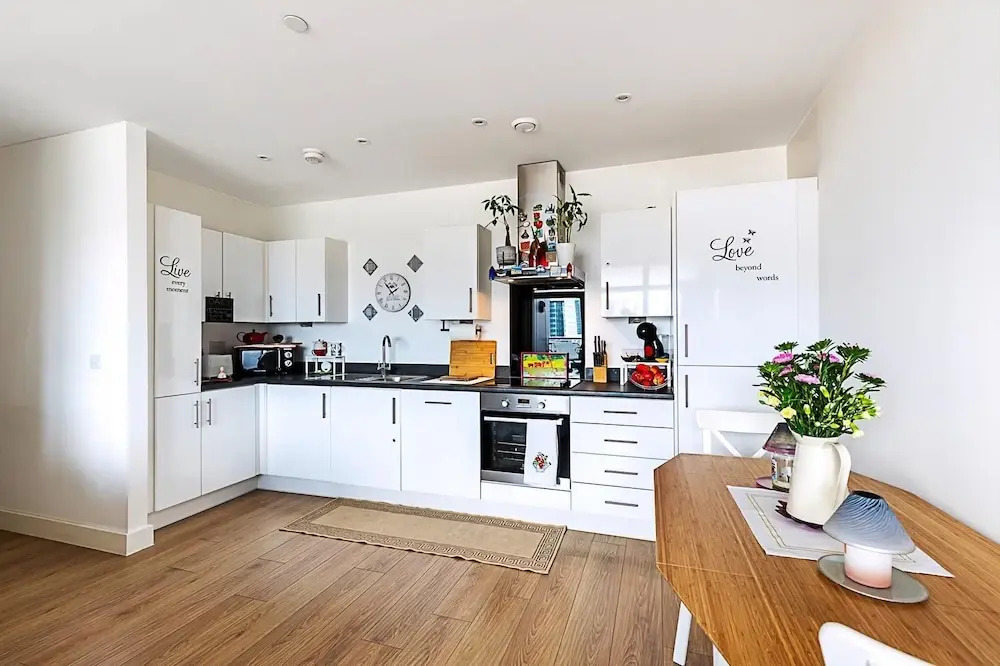 Stylish Canary Wharf Retreat For 2