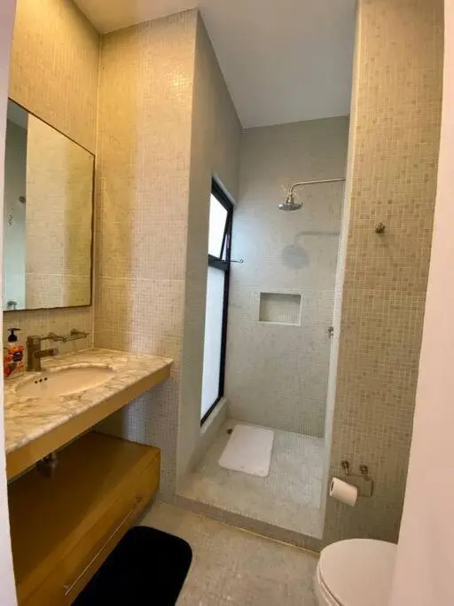 2 bd 2 bath penthouse walking distance from 5th Av
