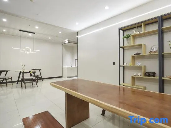 Yiyue Online Apartment (Hangzhou Bay Century City)