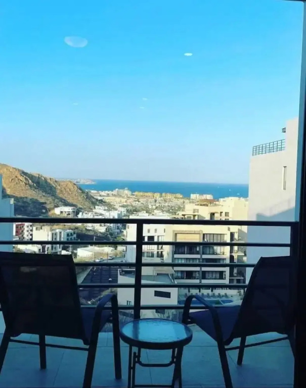 Oceanwiew Condo Rooftop pool