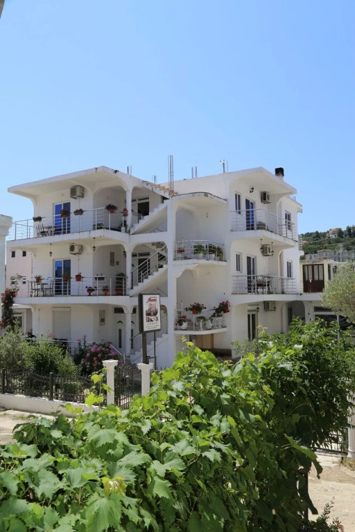 Captivating 1-bed Apartment in Ulcinj