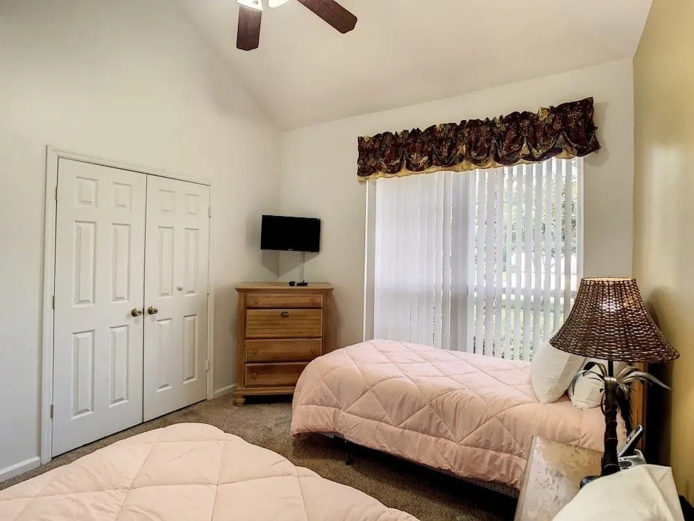 6 Bed Close To Disney In A Gated Resort Community 6 Bedroom Villa by Redawning
