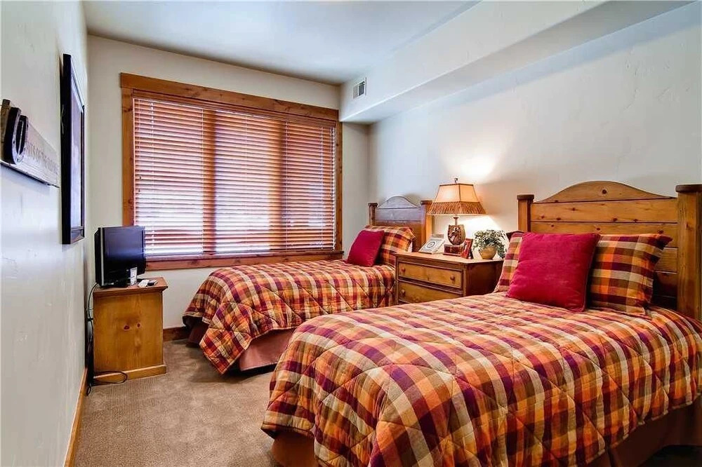 5208 Emerald Lodge, Trappeur's Crossing Apartment 4