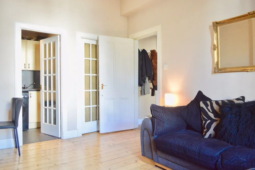 Central 1 Bedroom Flat Sleeps 2