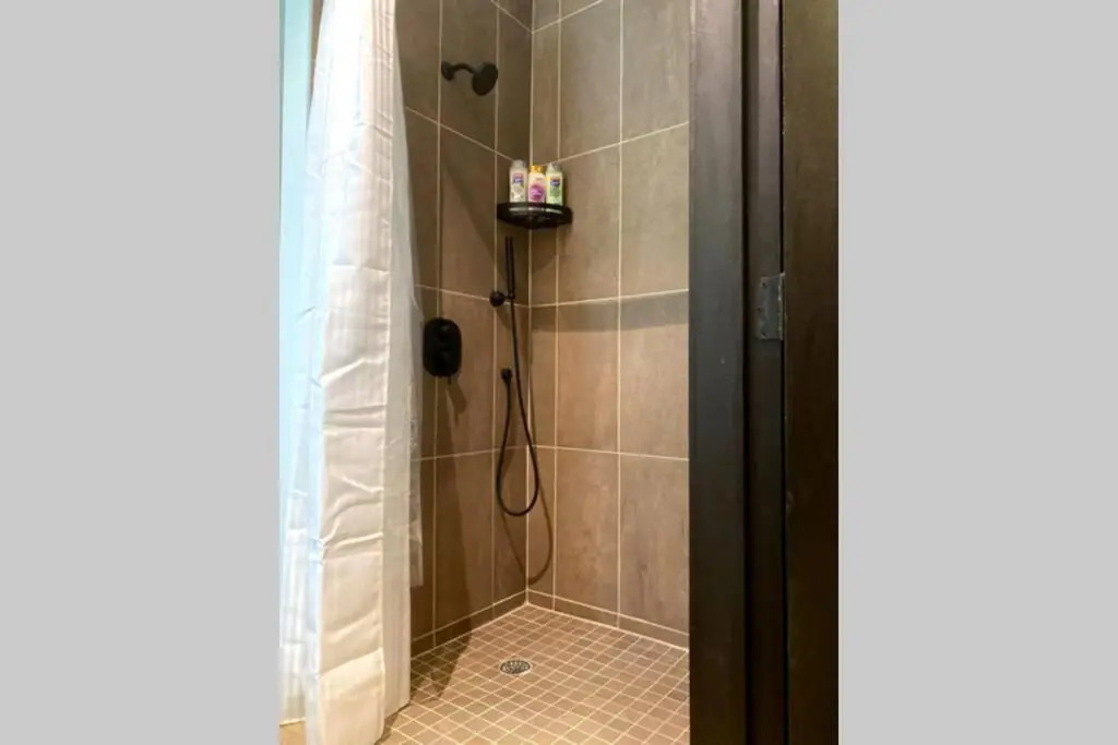 3E-Spacious 2 bedroom in Oakland, sleeps 8
